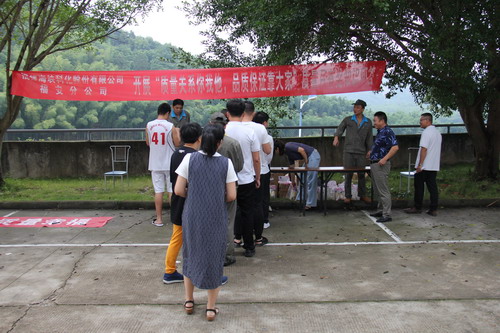 黃曉志：圖為“質(zhì)量月”有獎(jiǎng)問答活動(dòng)現(xiàn)場_調(diào)整大小.jpg